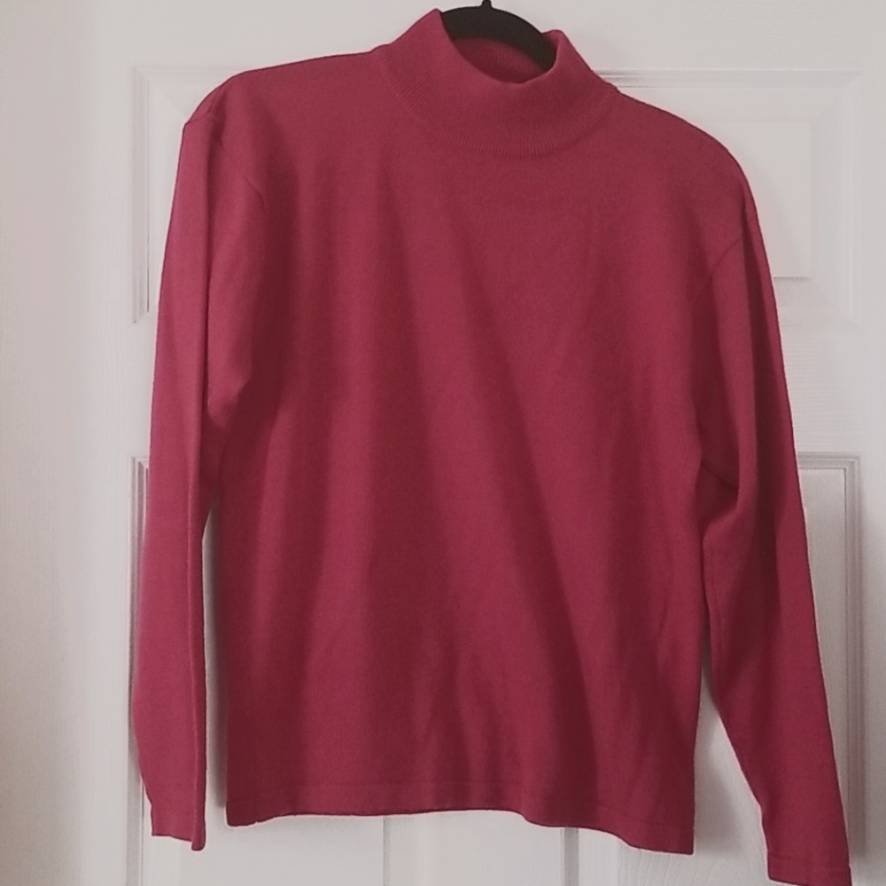 Size M - John Meyer womens rose turtleneck sweater